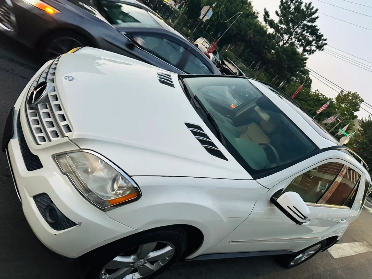 2011 Mercedes-Benz ML350 4MATIC White SUV image indicator(4)