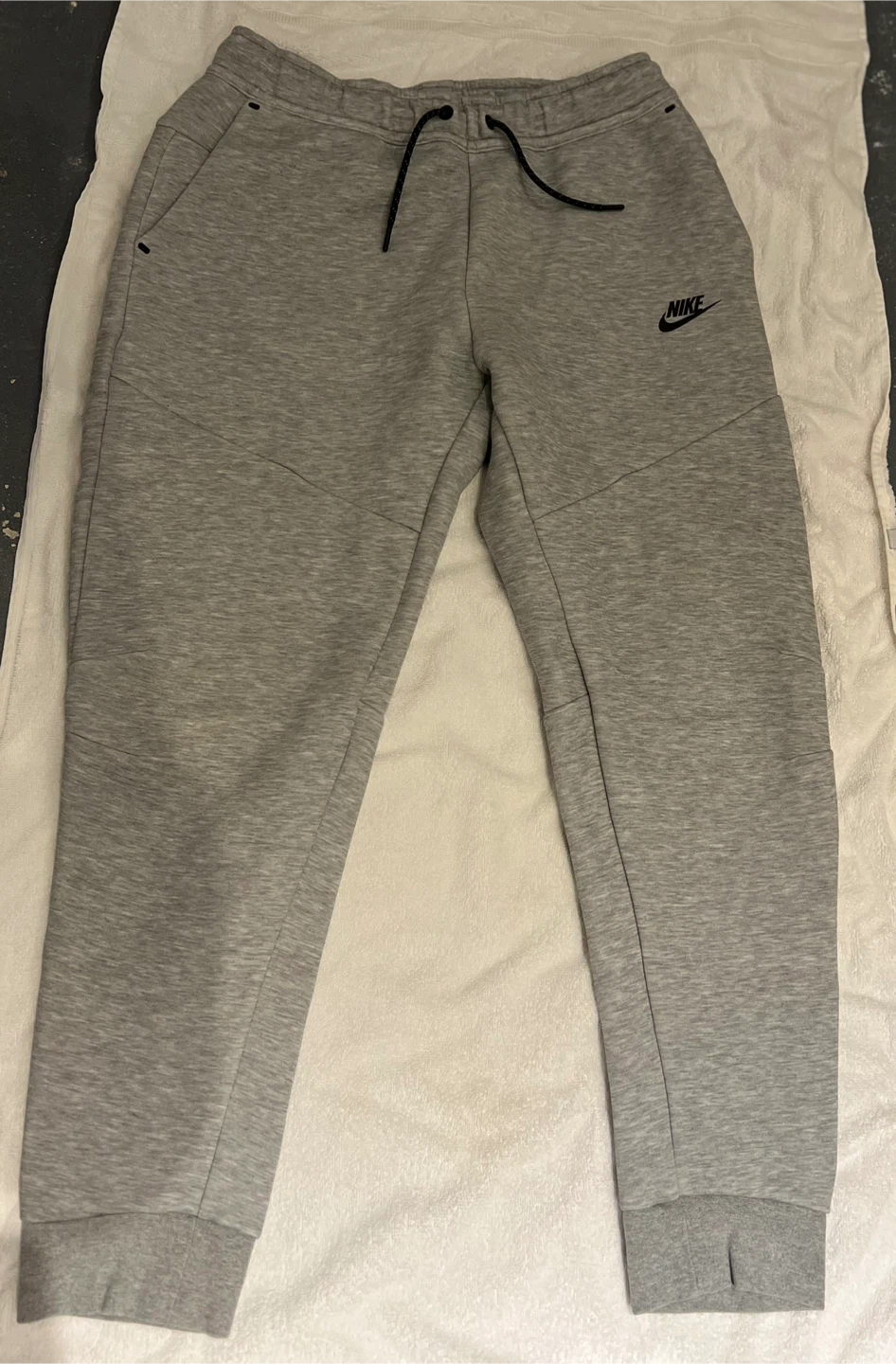 Nike Tech Fleece Pants - youth XL - Grey