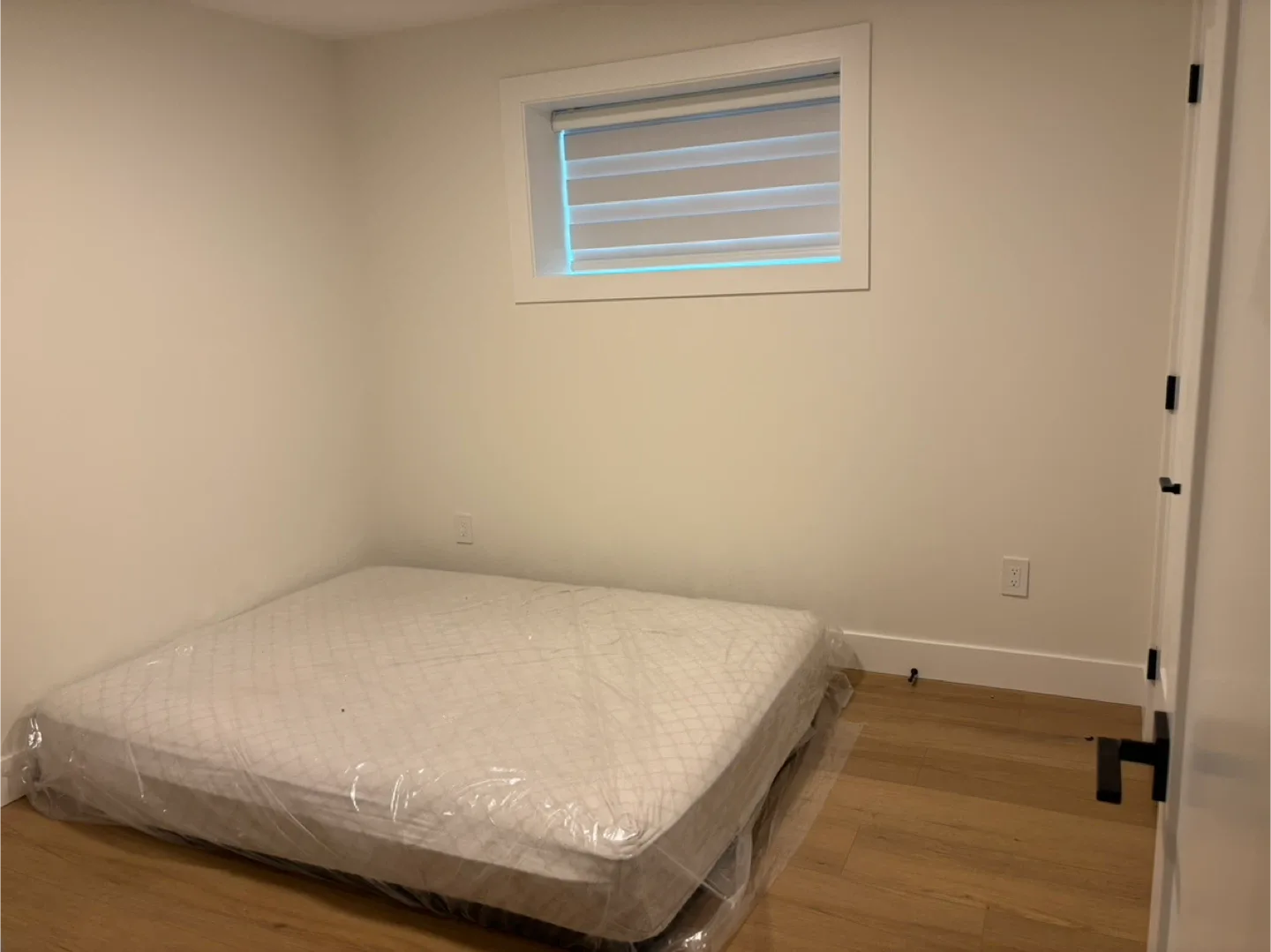 Huge 2 bed 1 bathroom basement for rent image indicator(3)