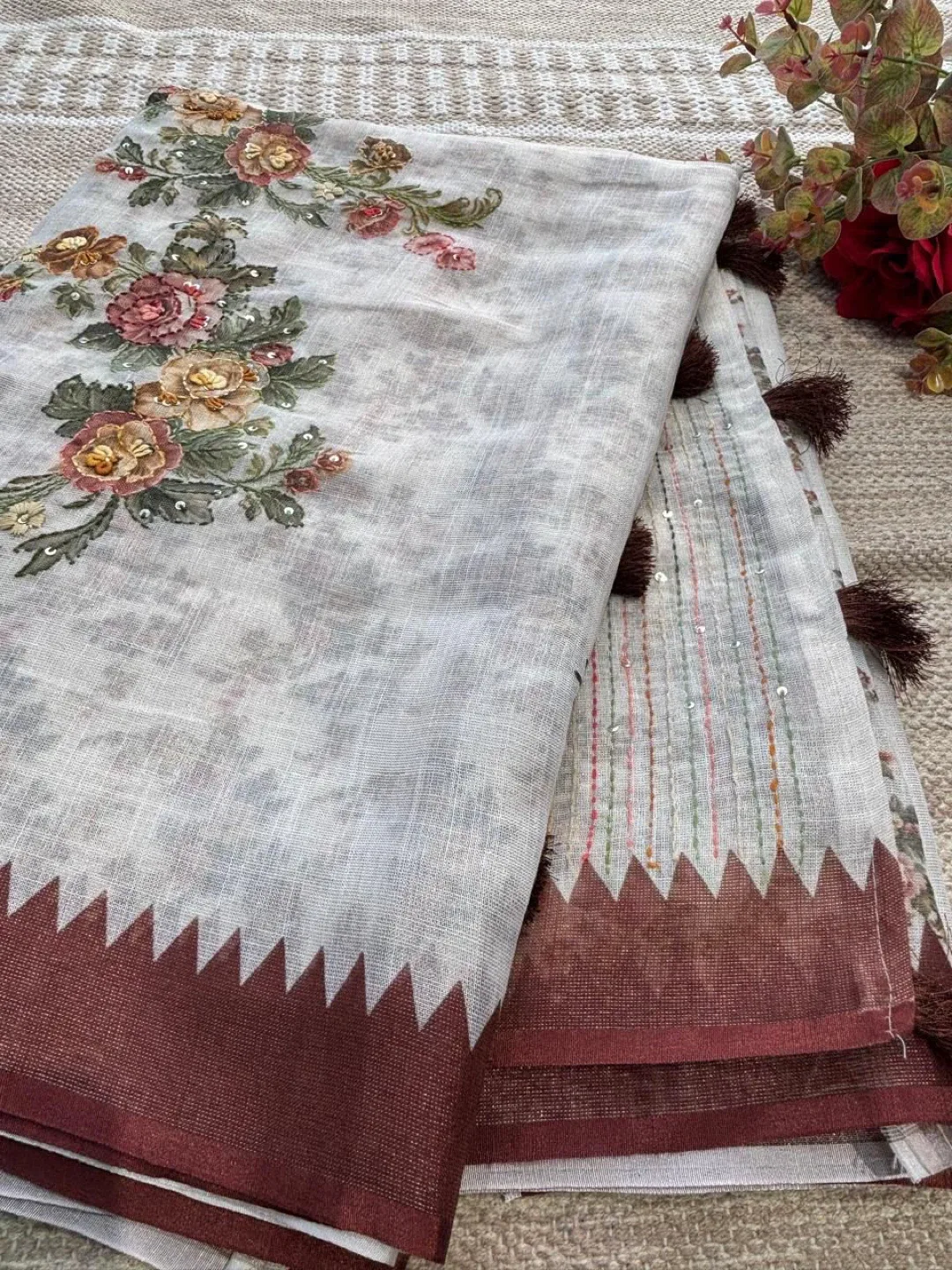 Sarees image indicator(3)