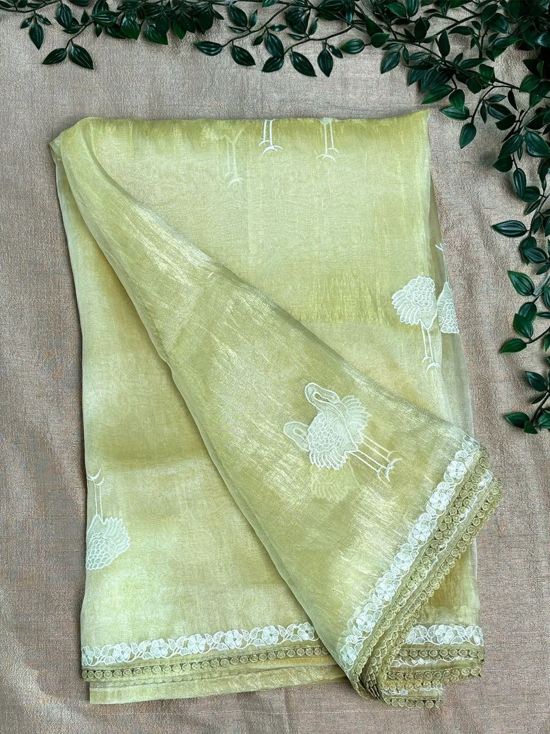 Sarees image indicator(4)