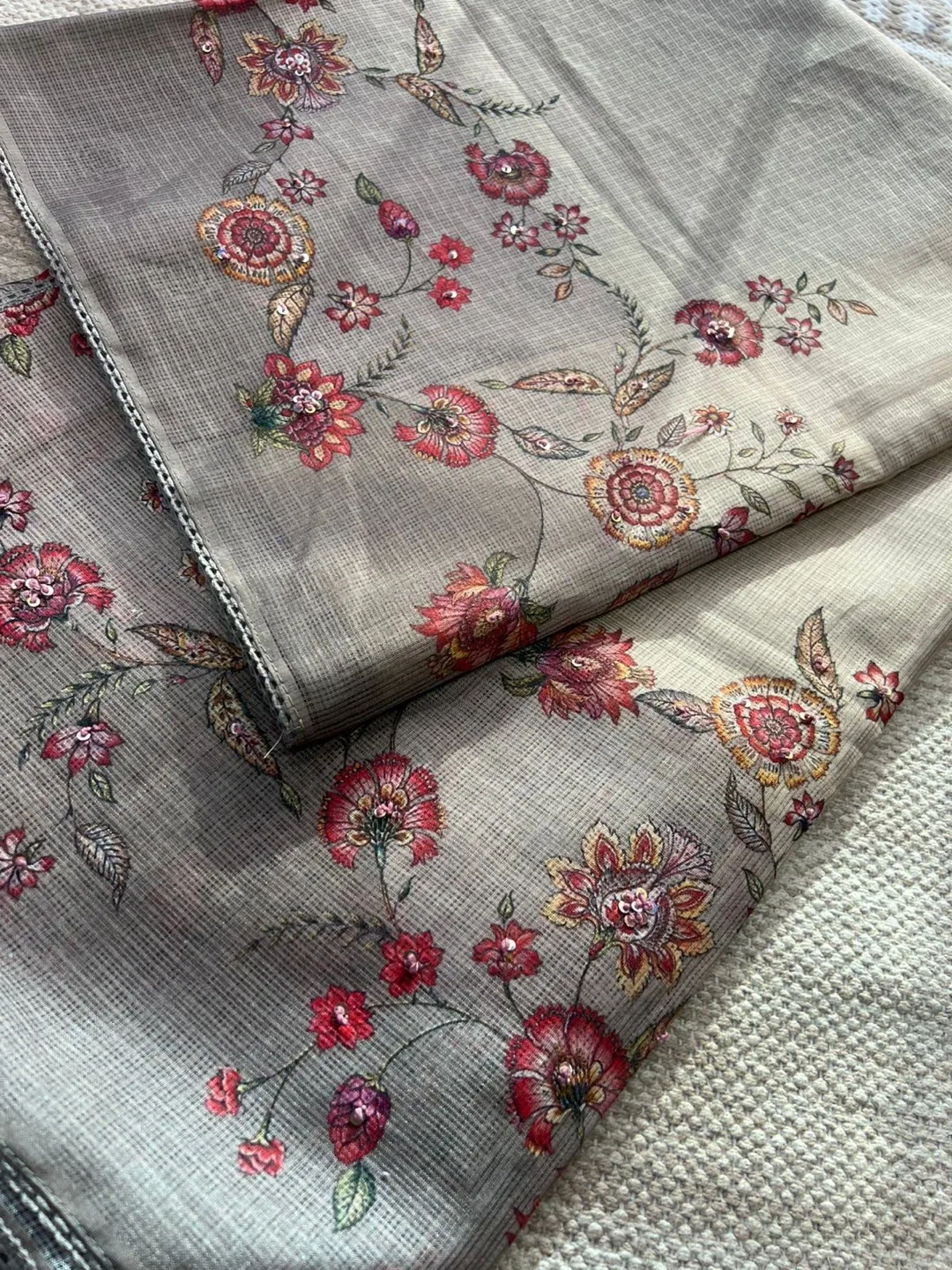 Sarees image indicator(8)