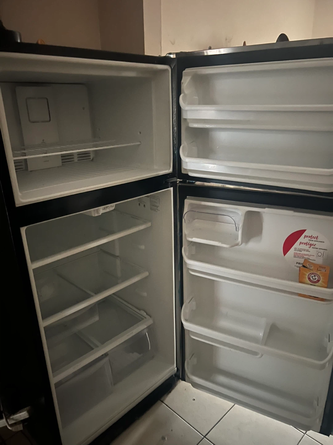 Frigidaire Refrigerator - photo 3