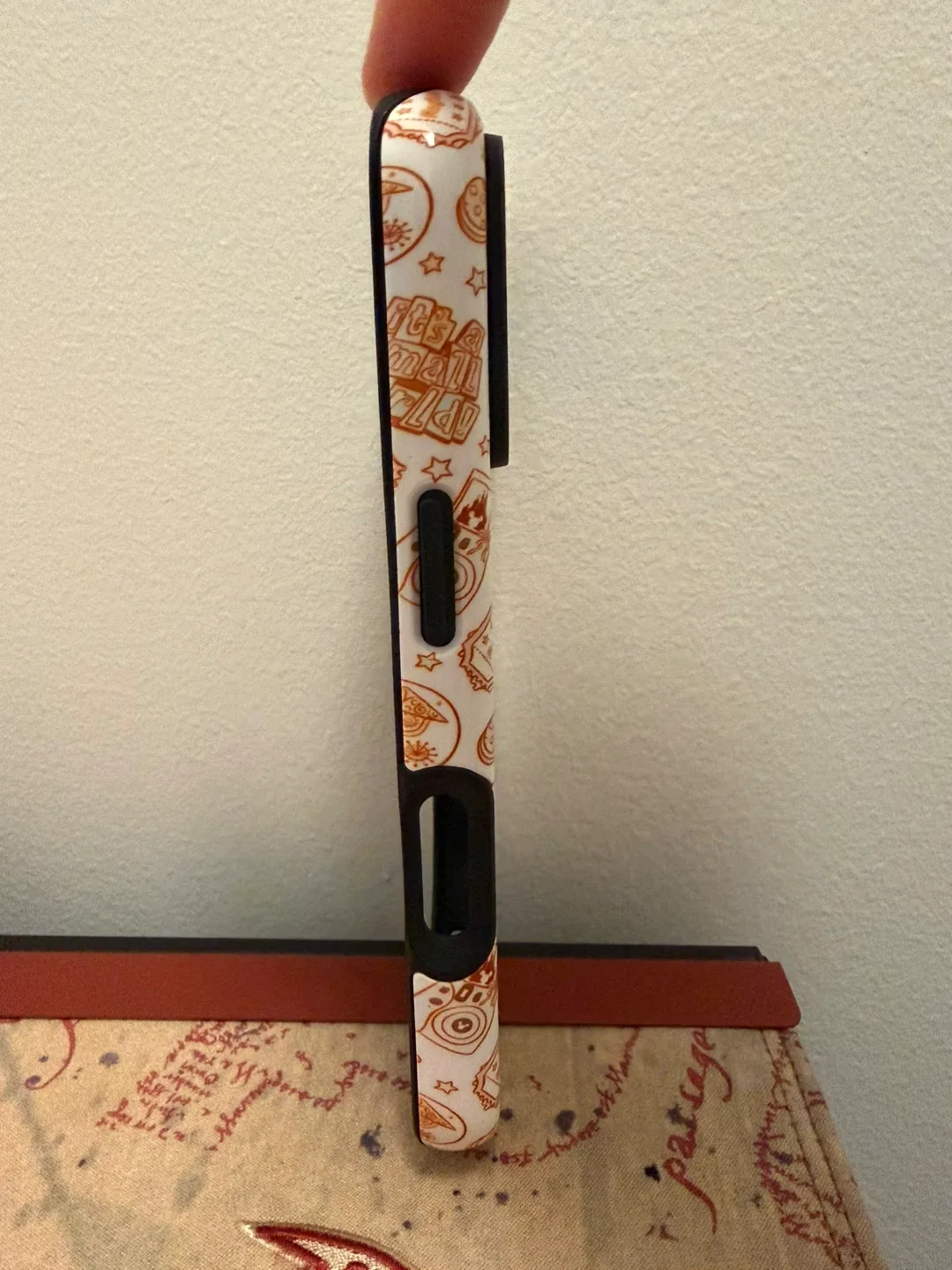 Disney iPhone 17 Pro Case image indicator(3)