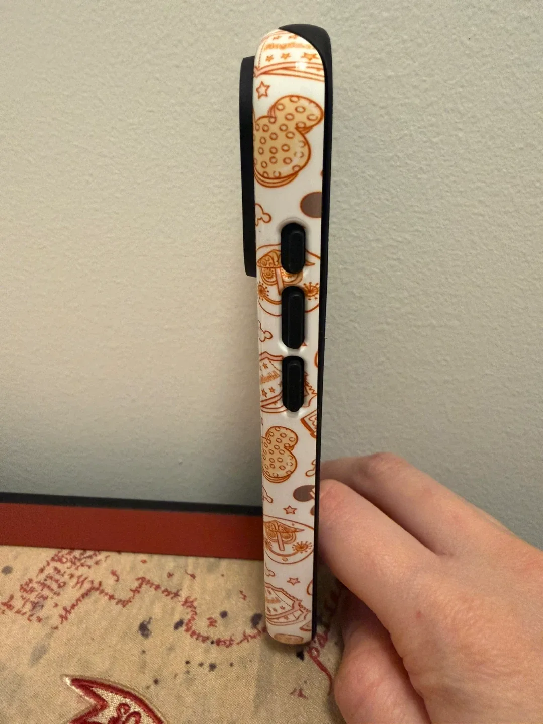 Disney iPhone 17 Pro Case image indicator(4)