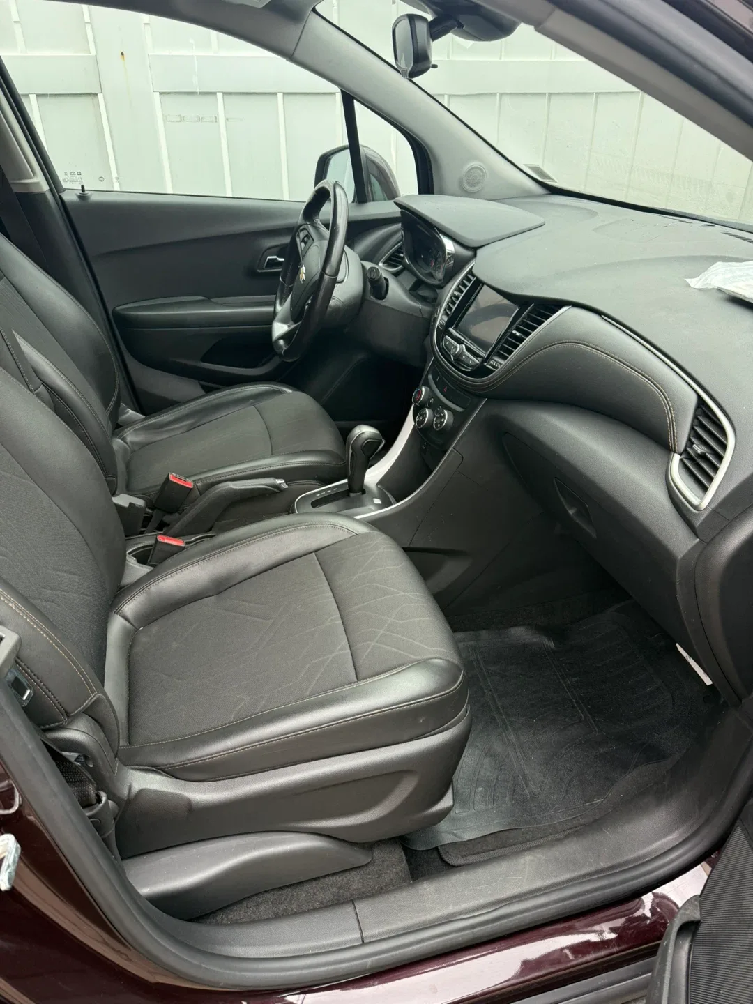 Like new 2022 Chevrolet Trax SUV image indicator(4)