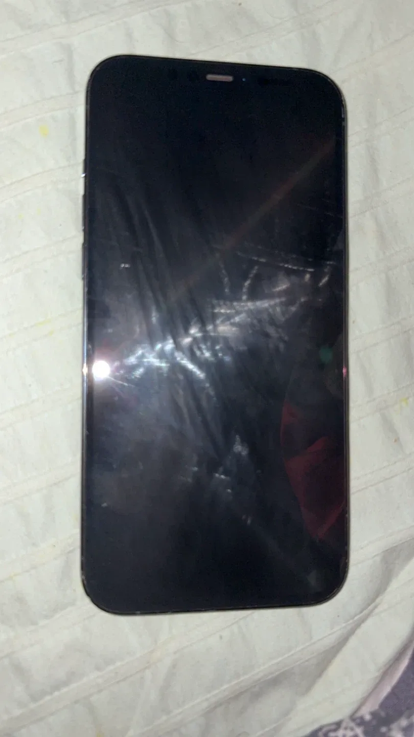 Cracked iPhone 14 Pro and 12 pro max image indicator(2)