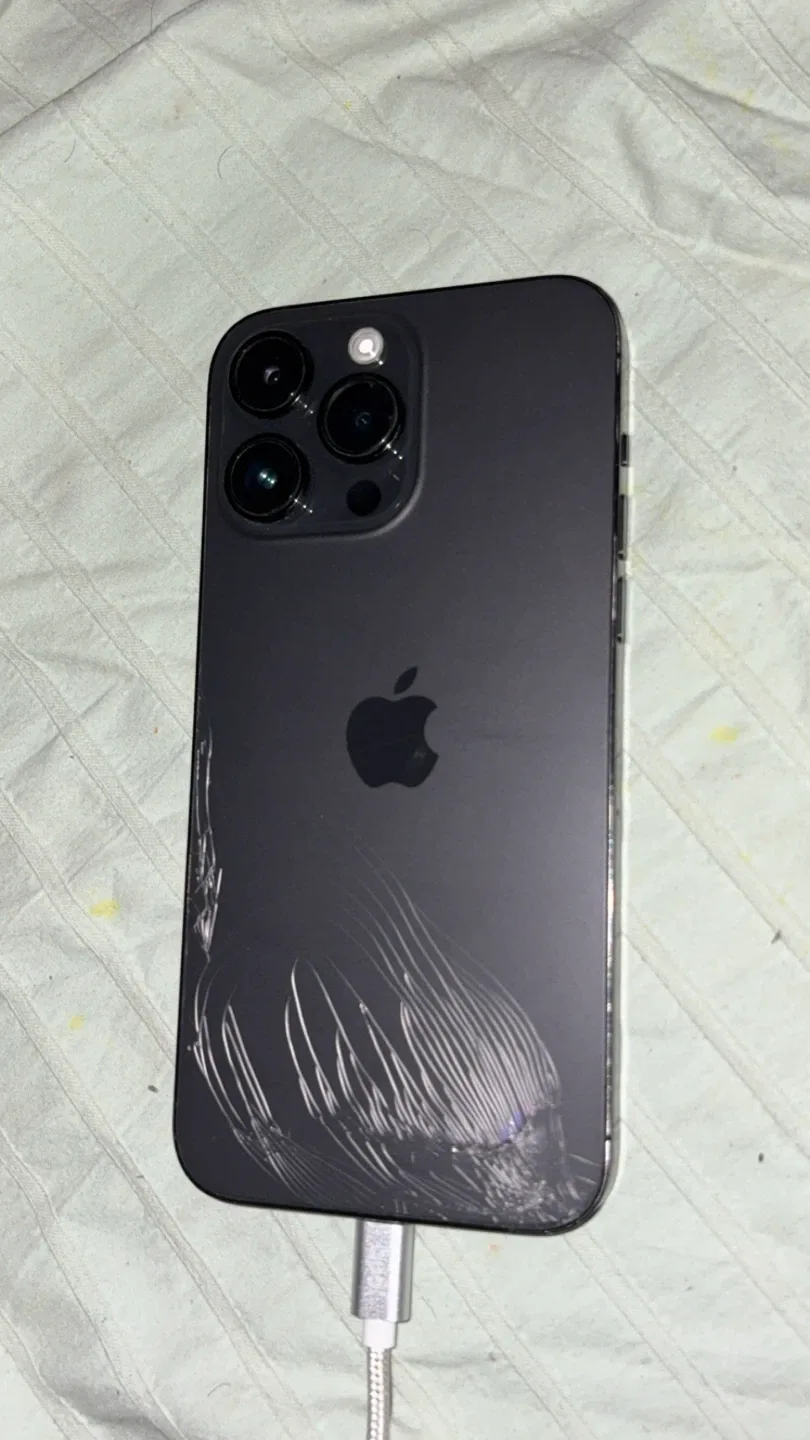 Cracked iPhone 14 Pro and 12 pro max image indicator(4)