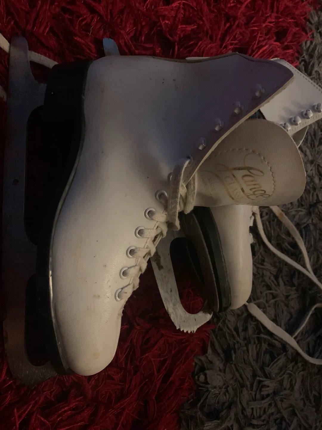 Classic White Ice Skates - Size 5 image indicator(2)
