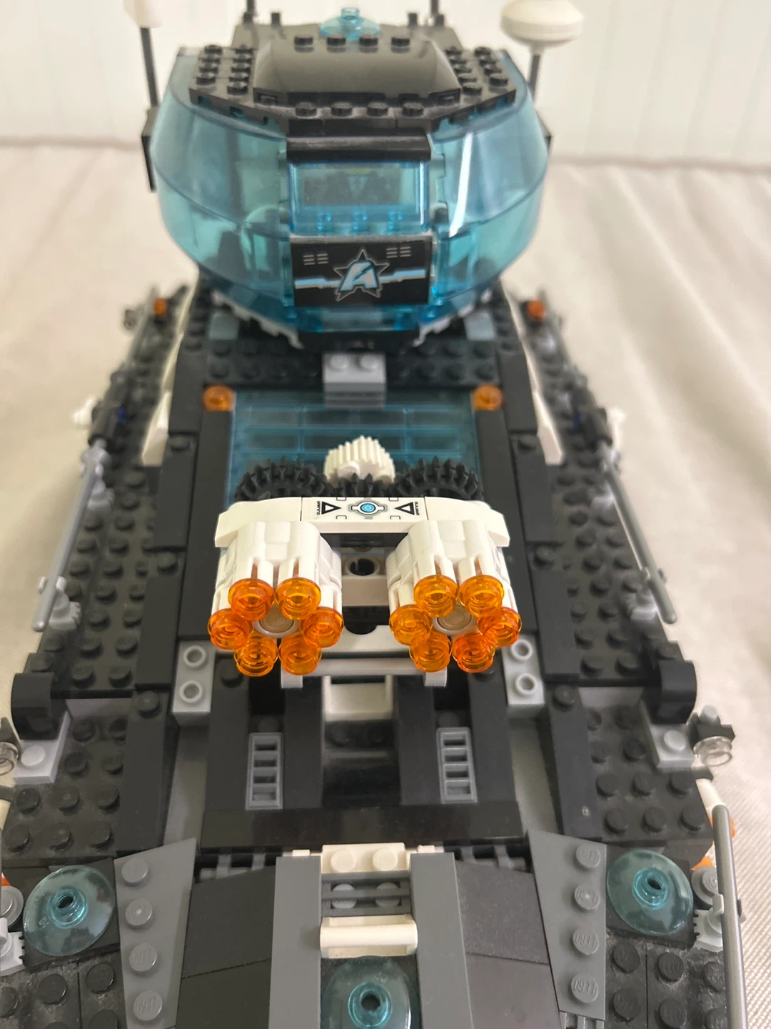 LEGO Ultra Agents Ocean HQ 70169 - photo 4