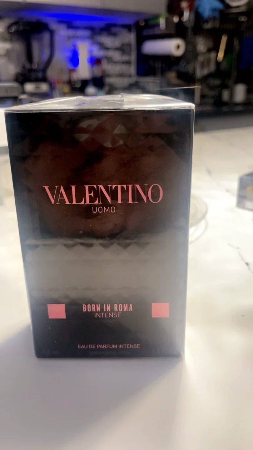 Valentino Uomo Born In Roma Intense 3.4 fl oz image indicator(4)