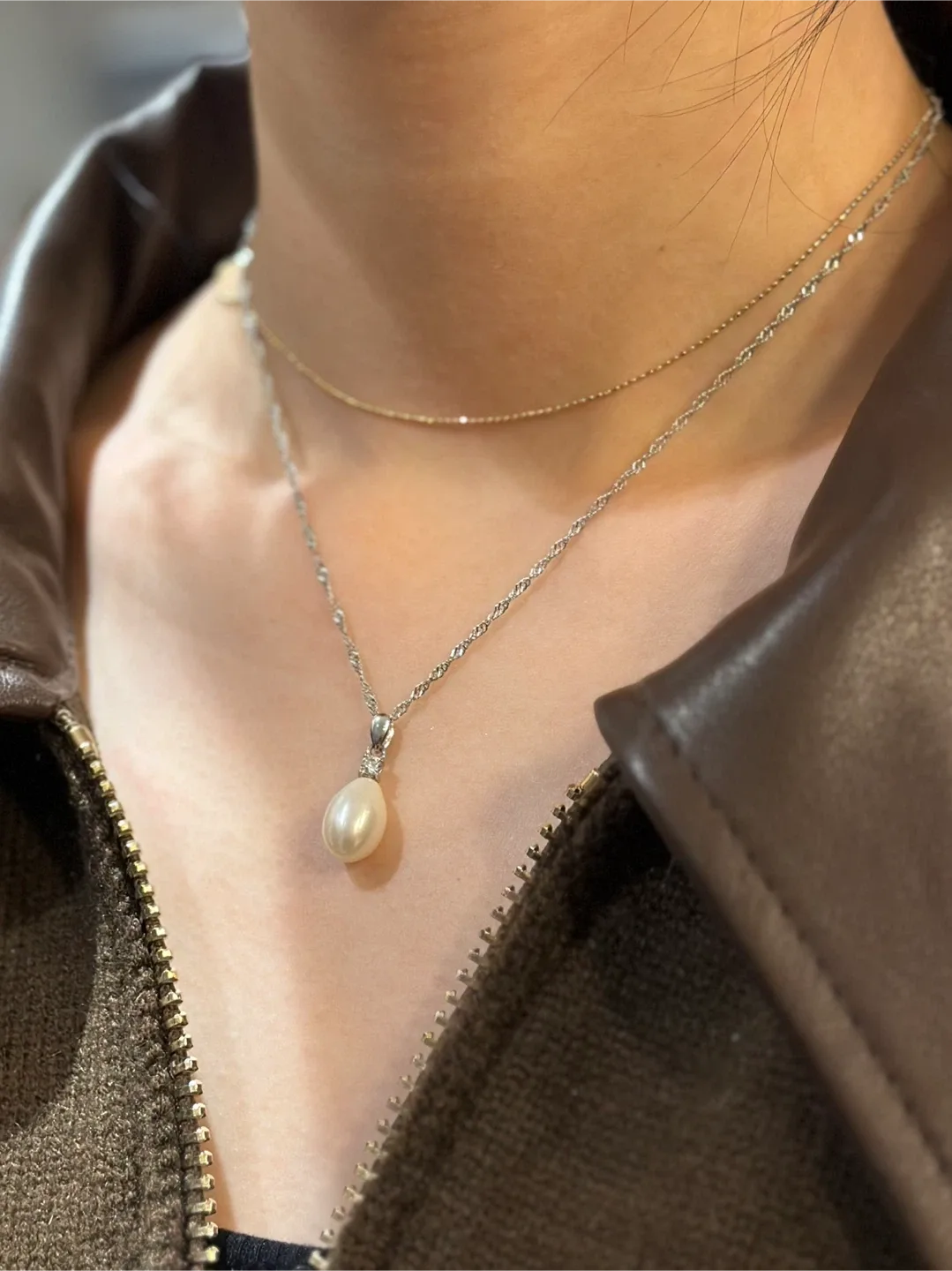 Pearl Necklace and Earring Set image indicator(3)