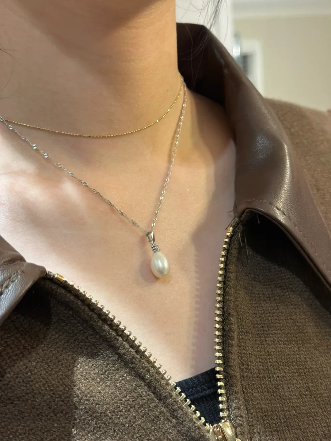 Pearl Necklace and Earring Set image indicator(4)