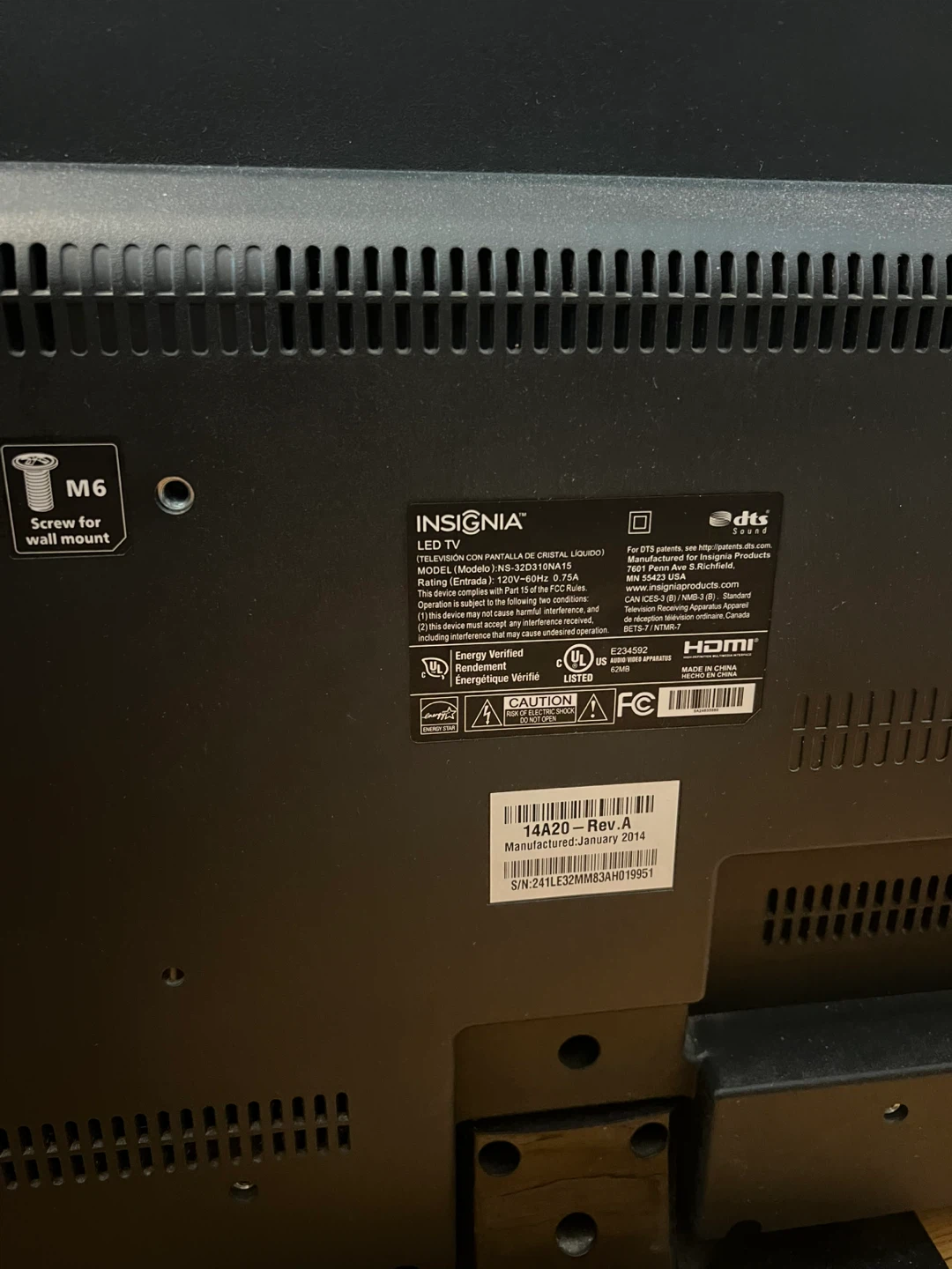 Insignia 32" LED TV NS-32D310NA15 - photo 2