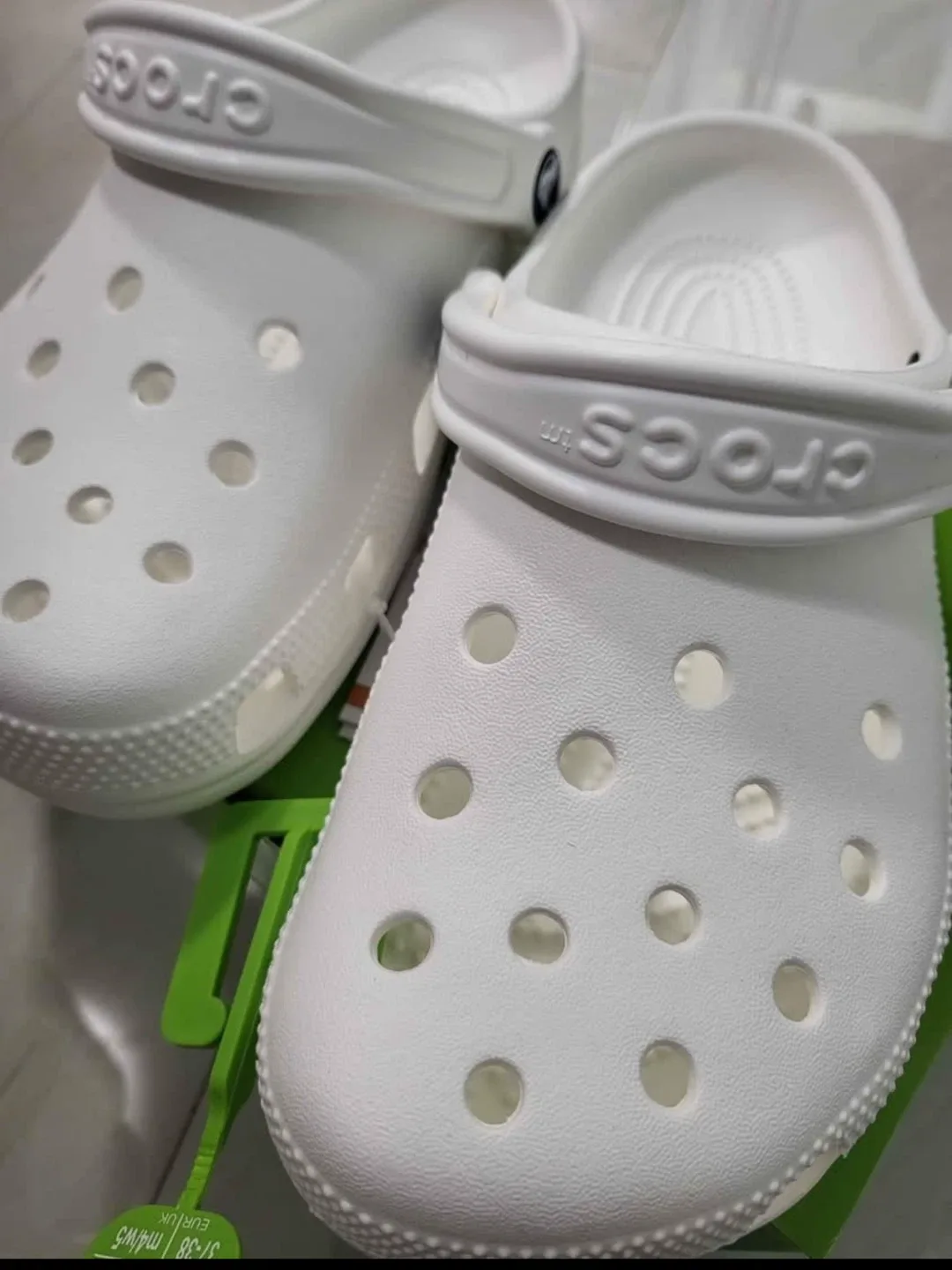 Crocs Classic Clog - White, Women's 7 image indicator(3)