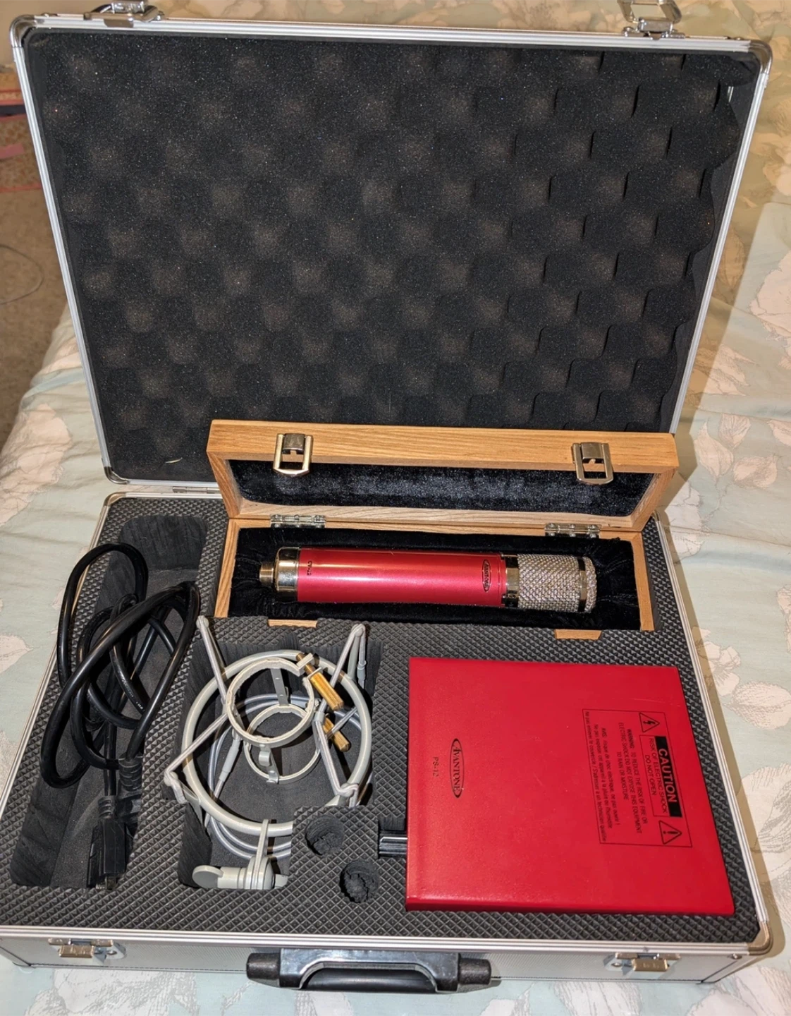 Avantone CV-12 Multi-Pattern Large Diaphragm Tube Microphone - photo 2