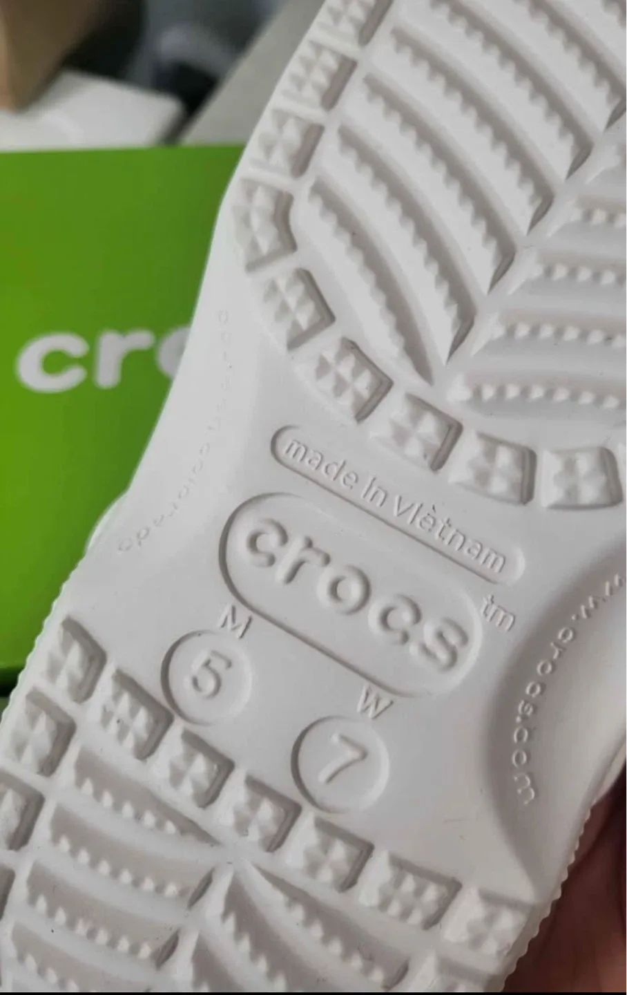 Crocs Classic Clog - White, Women's 7 image indicator(2)