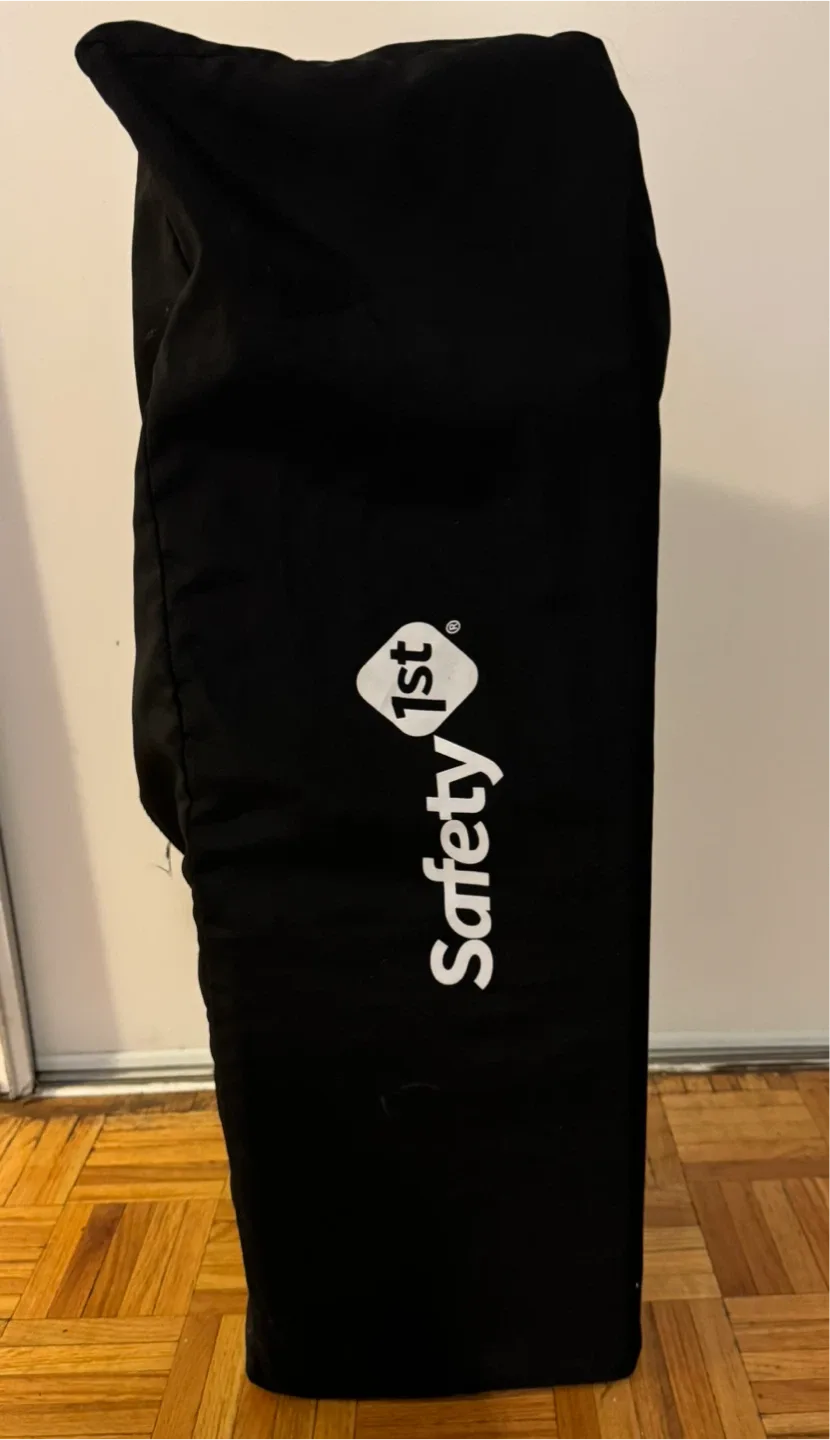 Safety 1st Playard - Portable and Convenient! image indicator(6)