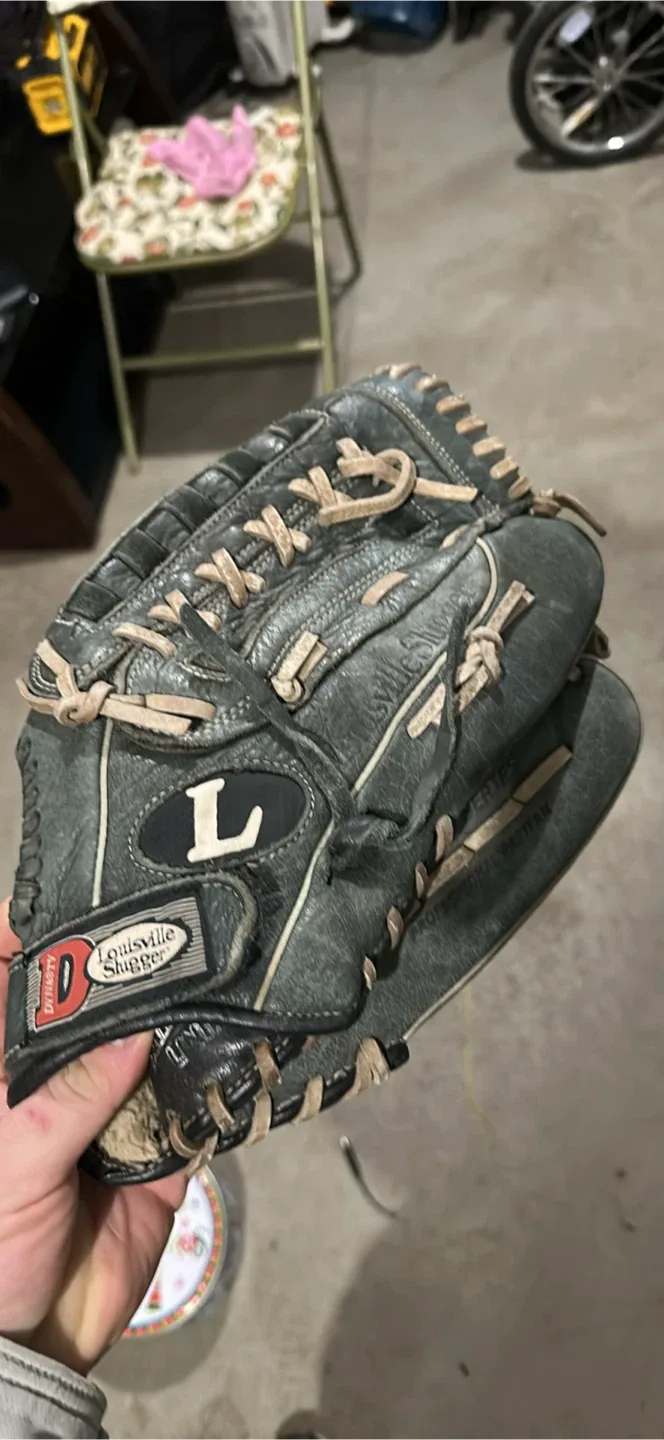 Louisville Slugger Dynasty Baseball Glove