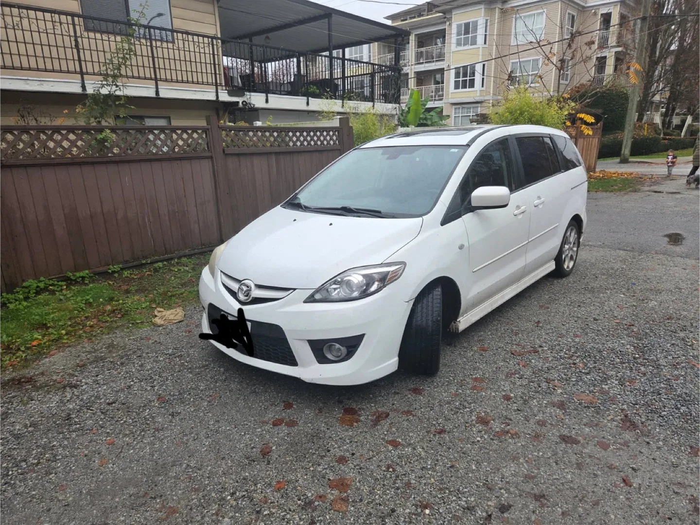 Mazda 5 White Minivan image indicator(3)