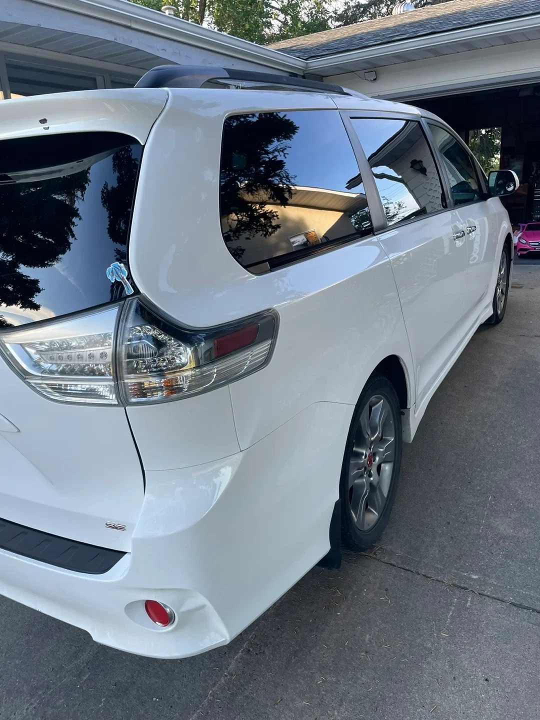 Toyota Sienna White Minivan 2013 image indicator(2)