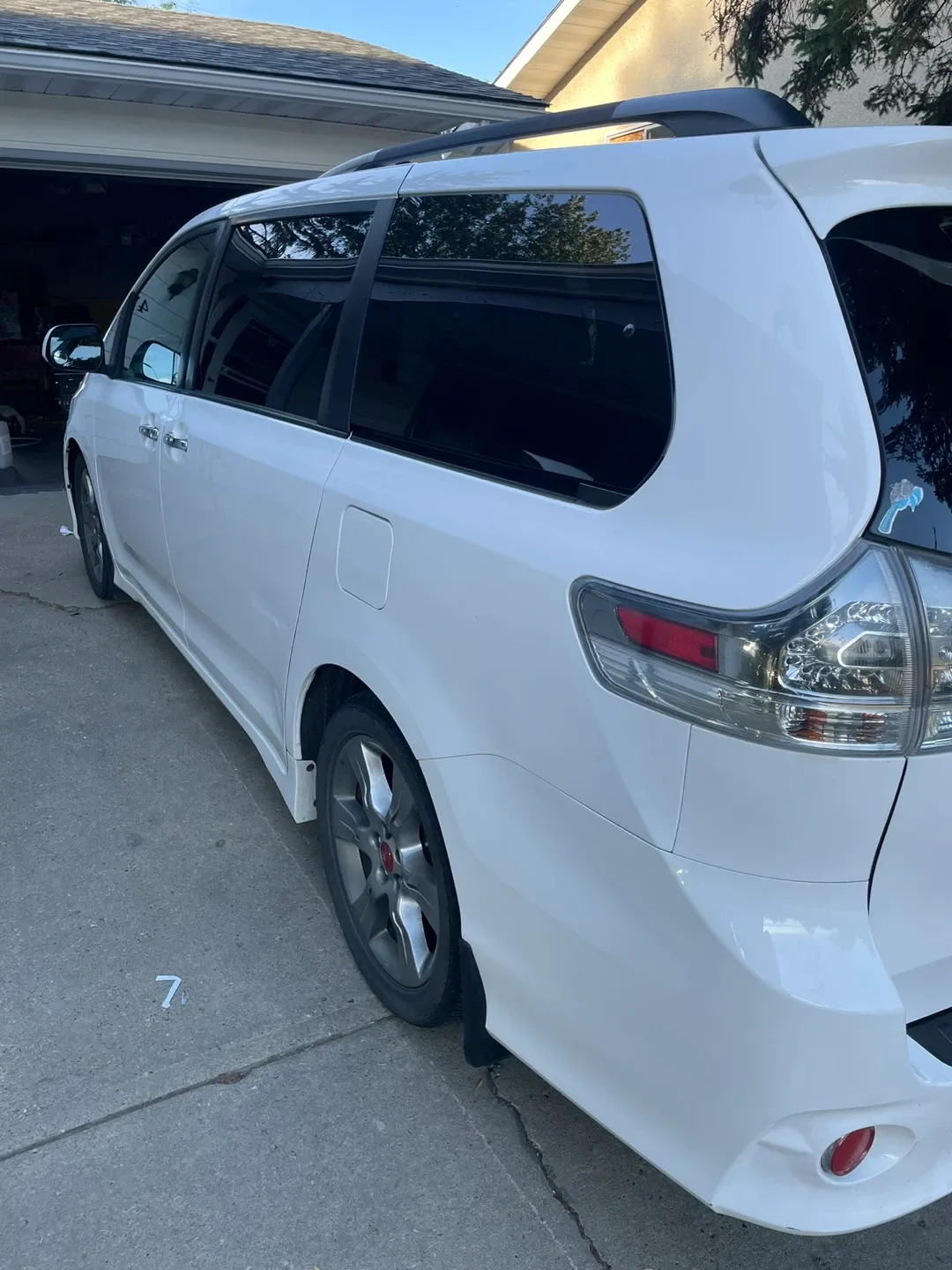 Toyota Sienna White Minivan 2013 image indicator(3)