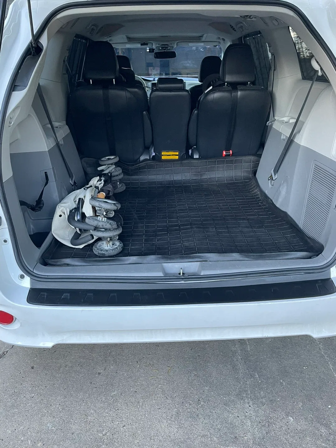 Toyota Sienna White Minivan 2013