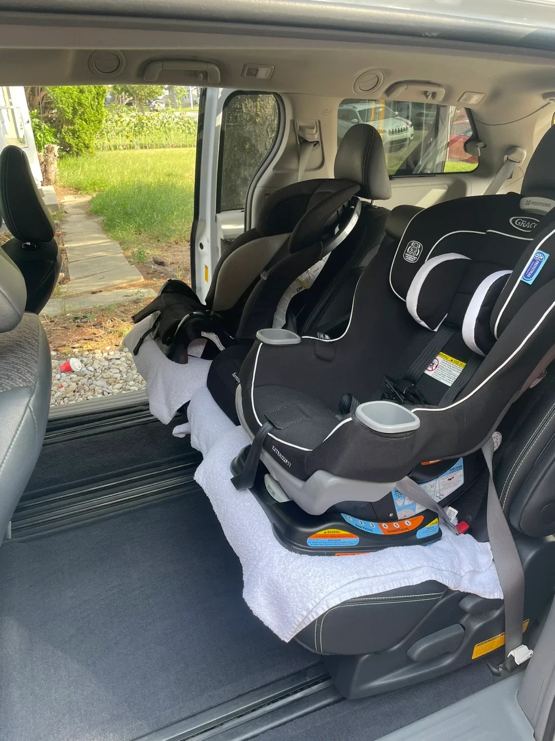 Toyota Sienna White Minivan 2013 image indicator(8)