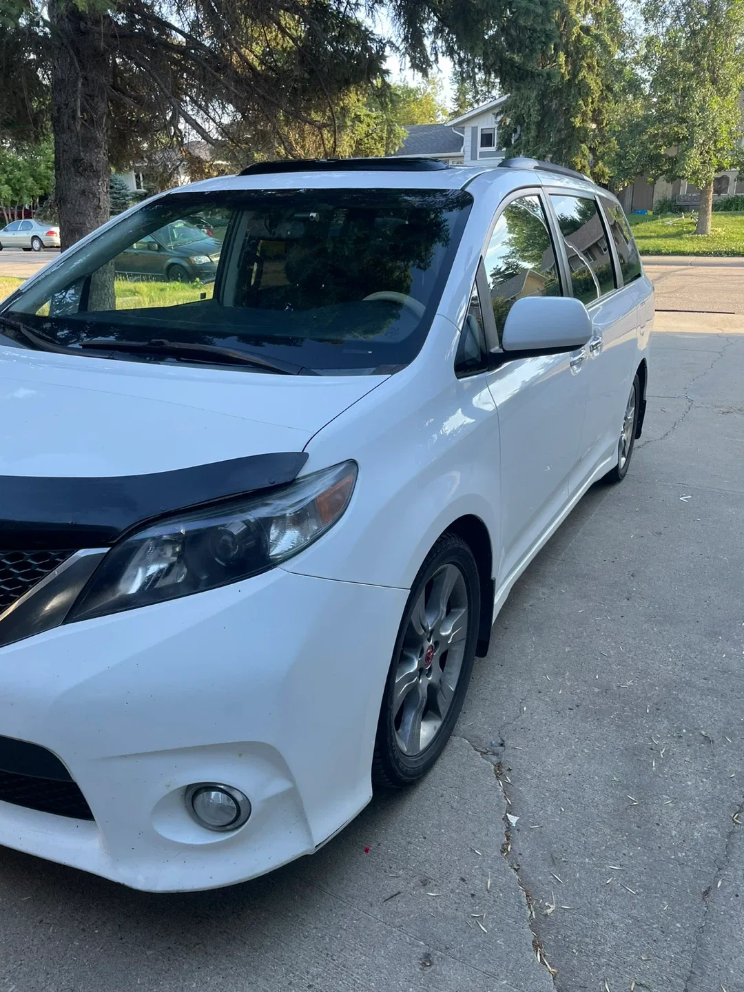 Toyota Sienna White Minivan 2013 image indicator(4)