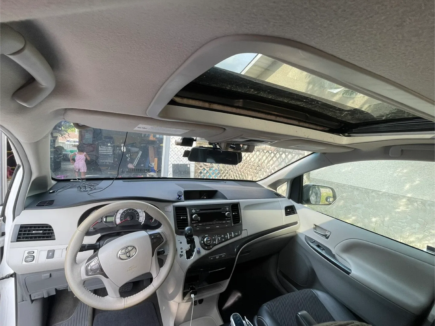 Toyota Sienna White Minivan 2013 image indicator(6)