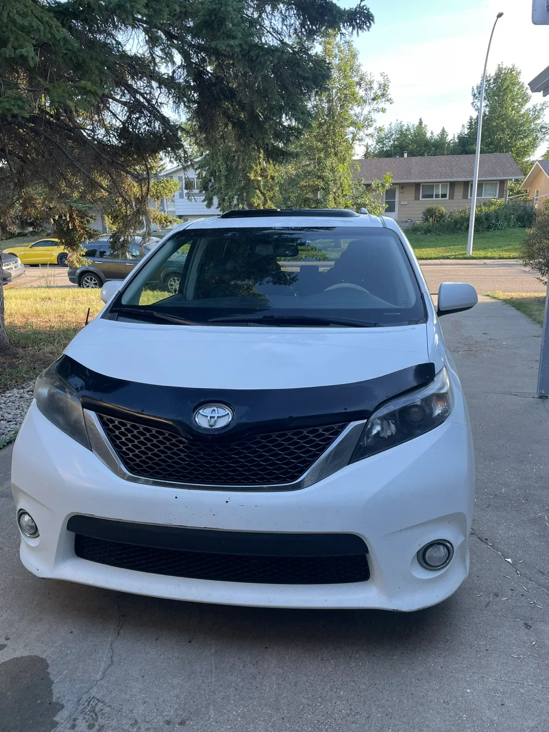 Toyota Sienna White Minivan 2013 image indicator(5)