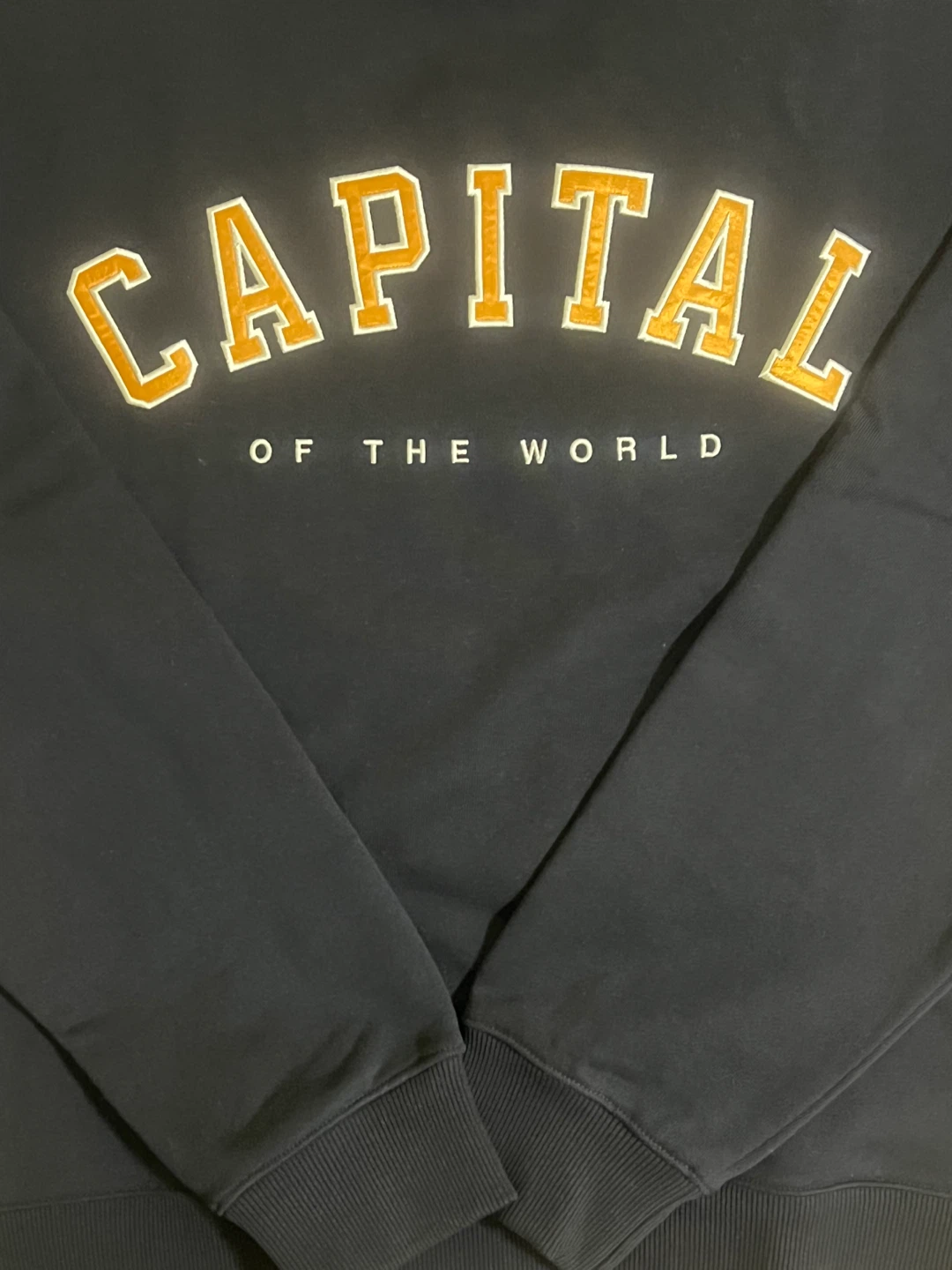 H&M 'Capital of the World' Sweatshirt - Size S - photo 3
