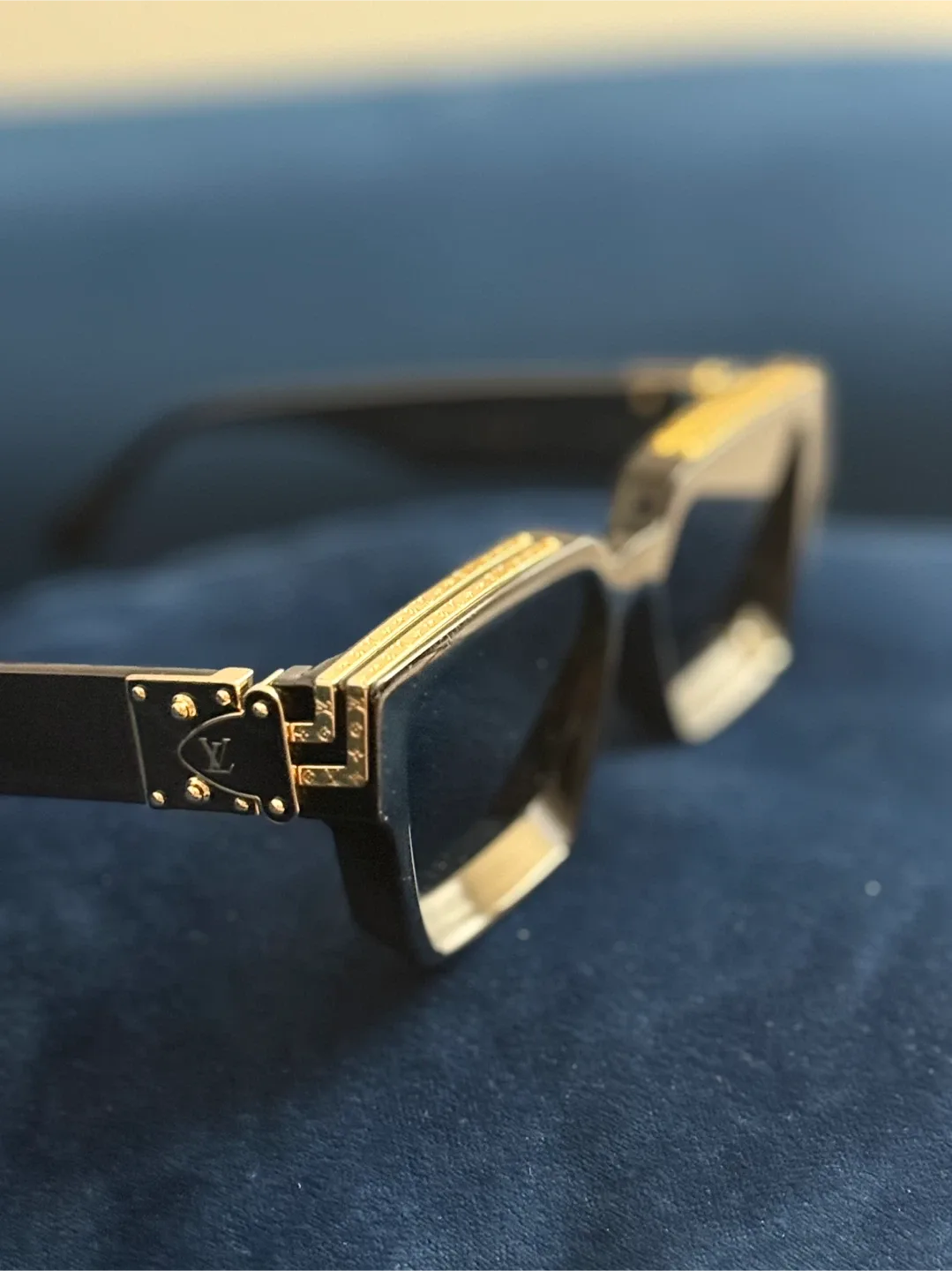 Louis Vuitton Sunglasses Black & Gold image indicator(3)