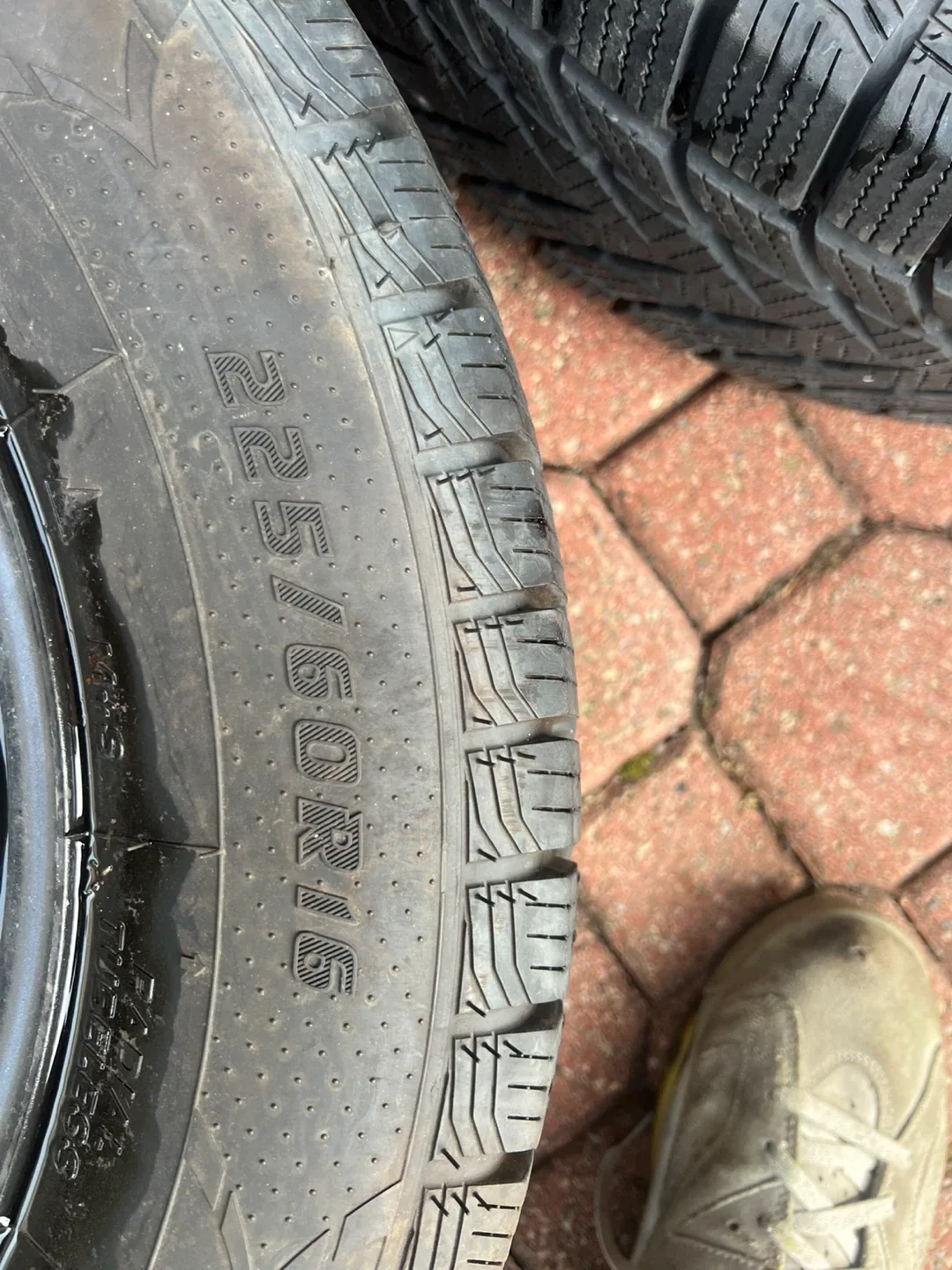 Set of Winter Tires 225/60R16 image indicator(2)