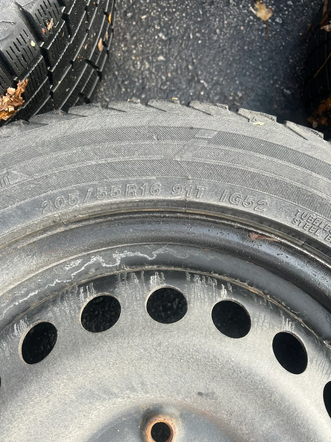 Yokohama 205/55R16 Winter Tires on Steel Rims - Set of 4 image indicator(2)