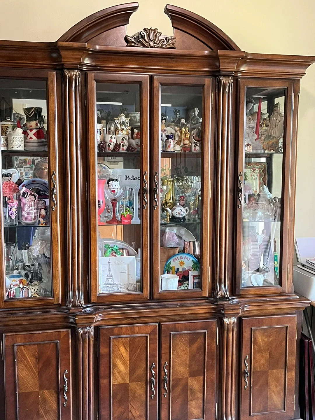 Wooden China Cabinet, table & 6 Dining Chairs