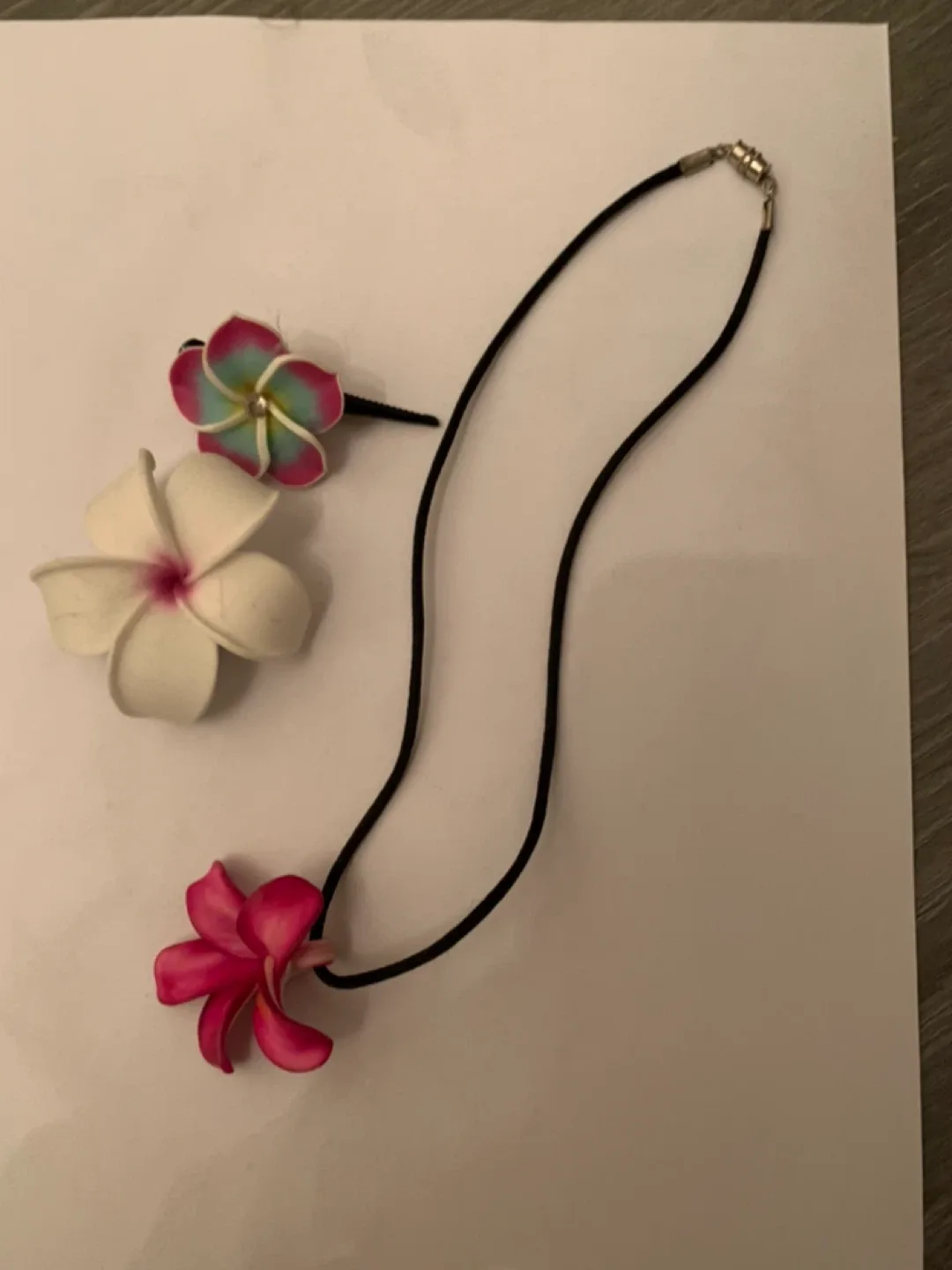 Hawaii Flower Necklace and Hair Clip Set