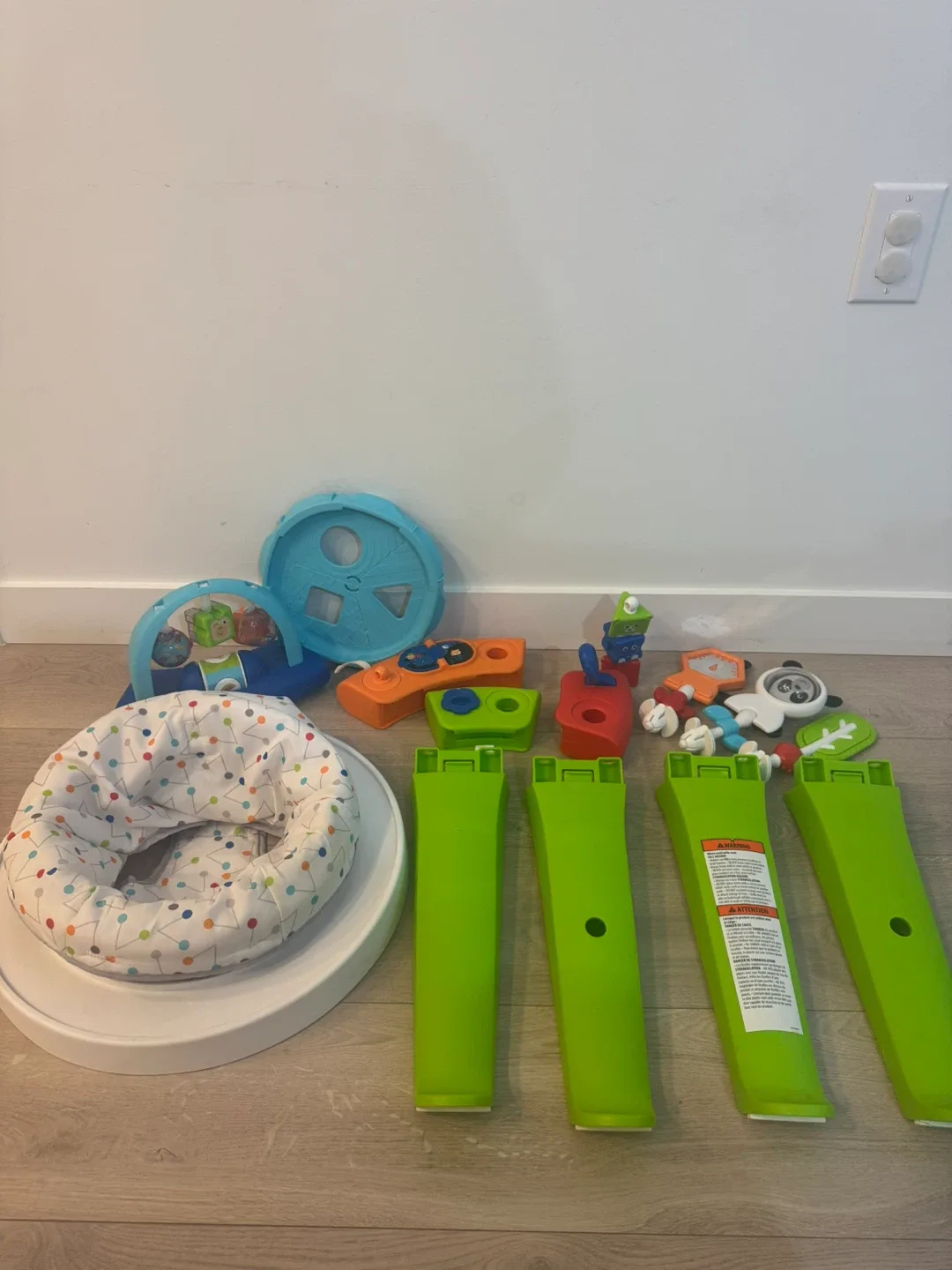 Fisher-Price 3-in-1 Spin & Sort Activity Center image indicator(4)