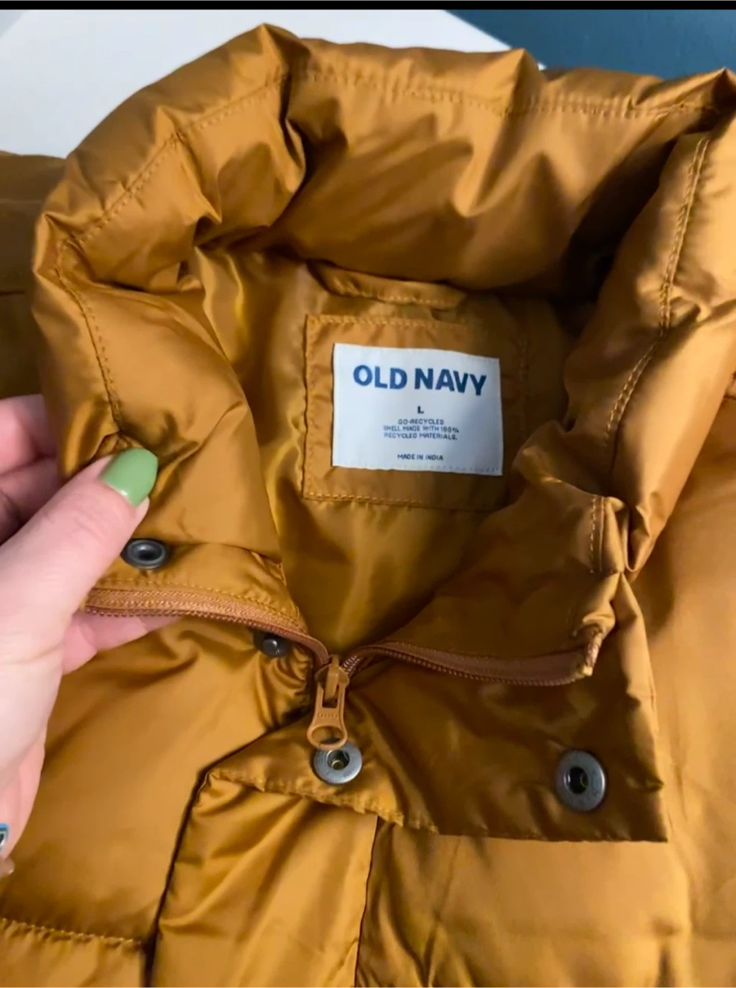 Old Navy Puffer Vest - Size L - photo 3