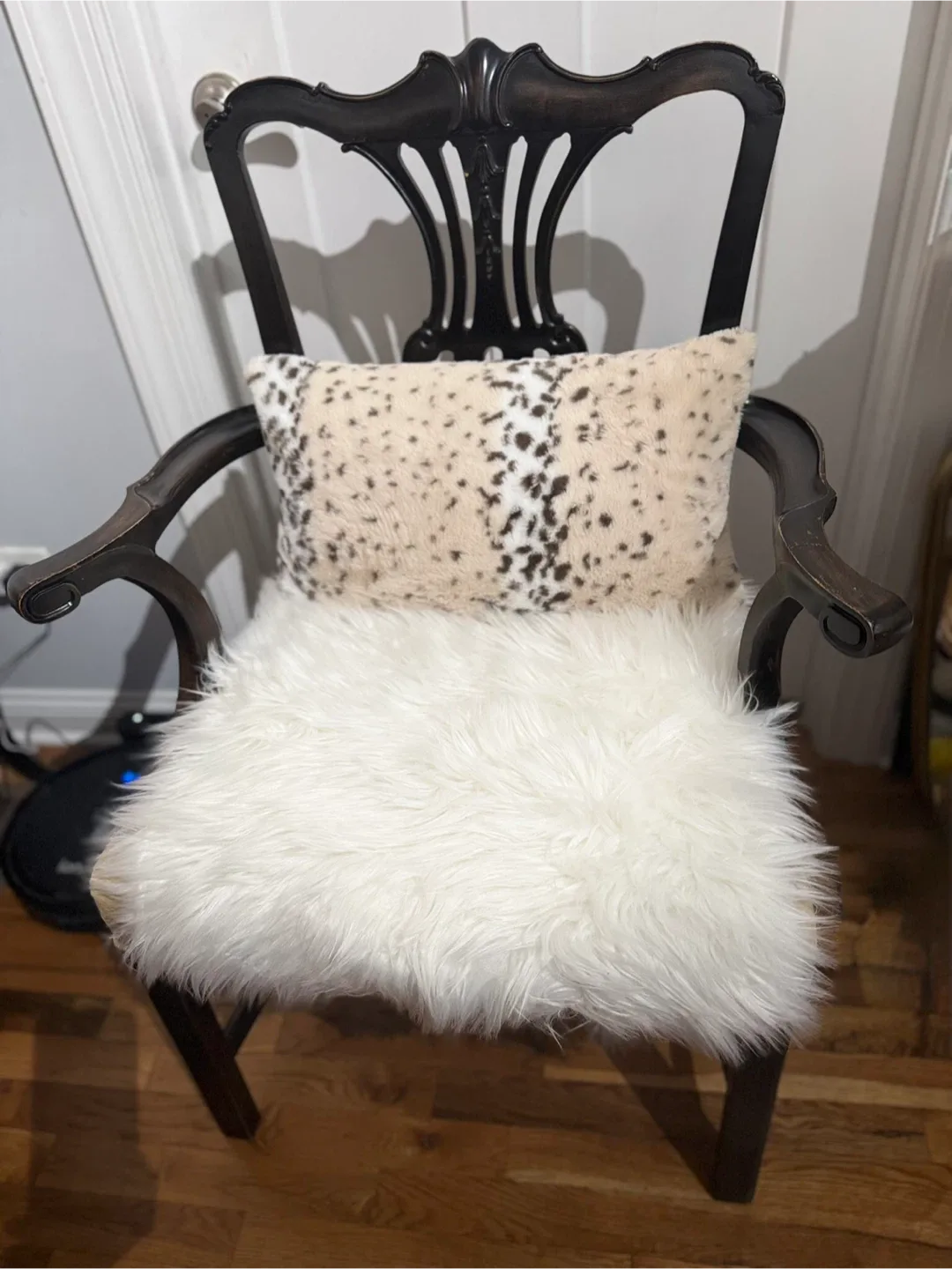 8-Chippendale-style  Dining Room Chairs image indicator(4)