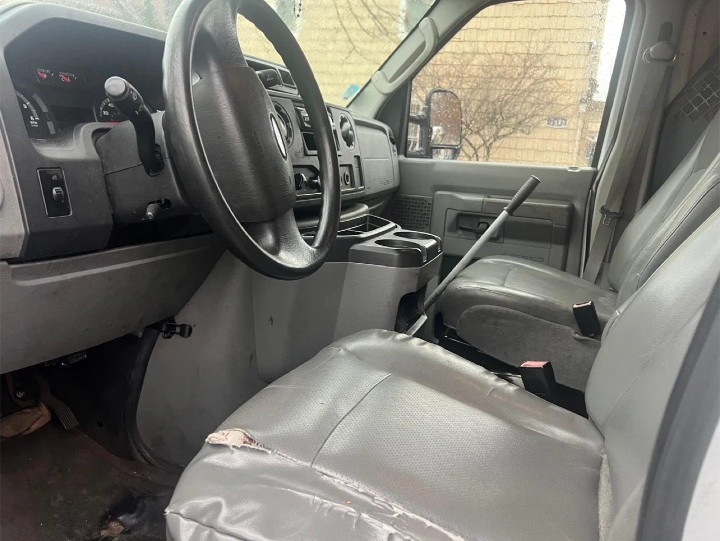 2012 Ford E250 image indicator(6)