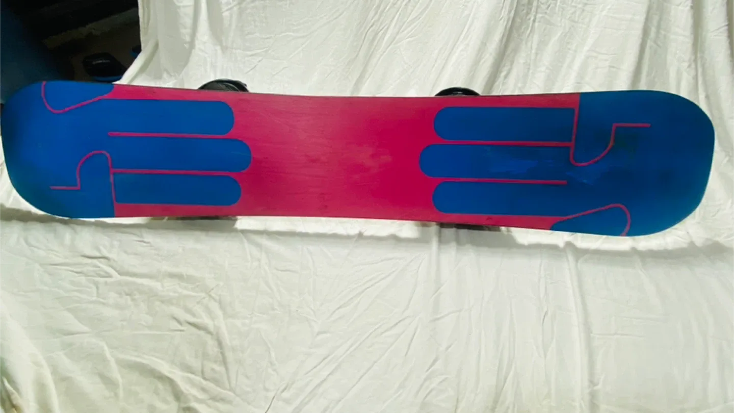 Bataleon Distortia 146 Snowboard as a set or individual image indicator(3)