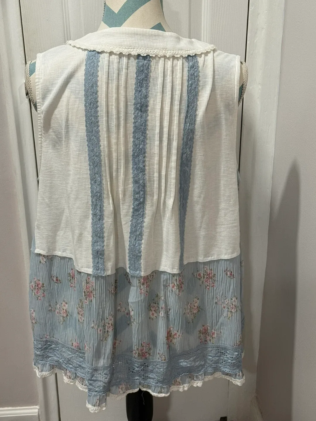 POL Women's Sleeveless Top - Size M image indicator(2)