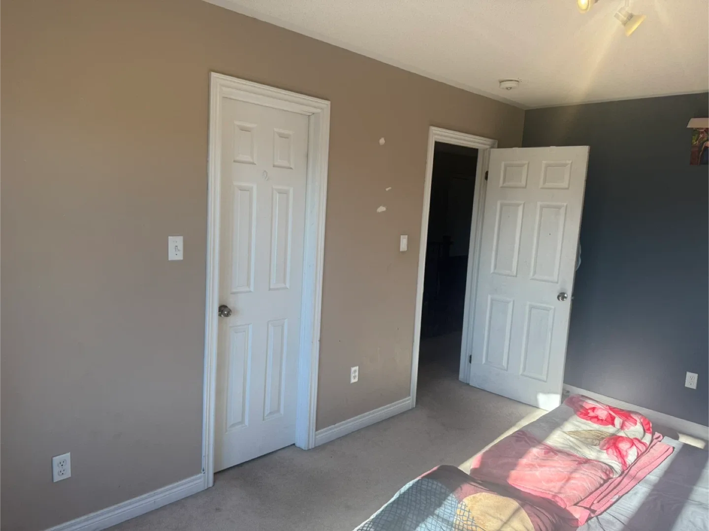 Room for rent image indicator(5)