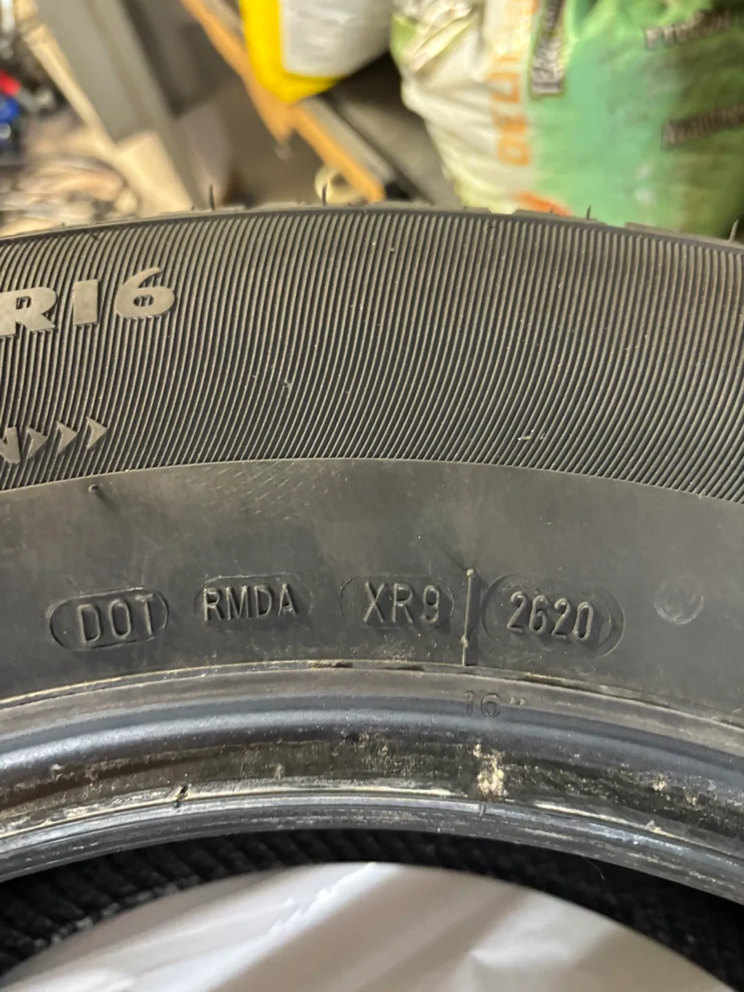 Motomaster Winter Edge Tires (4) image indicator(2)