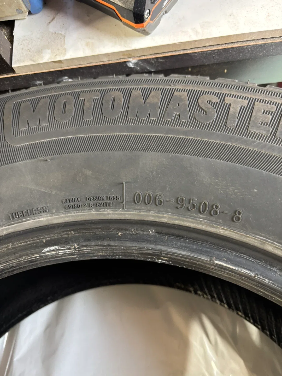 Motomaster Winter Edge Tires (4) image indicator(3)