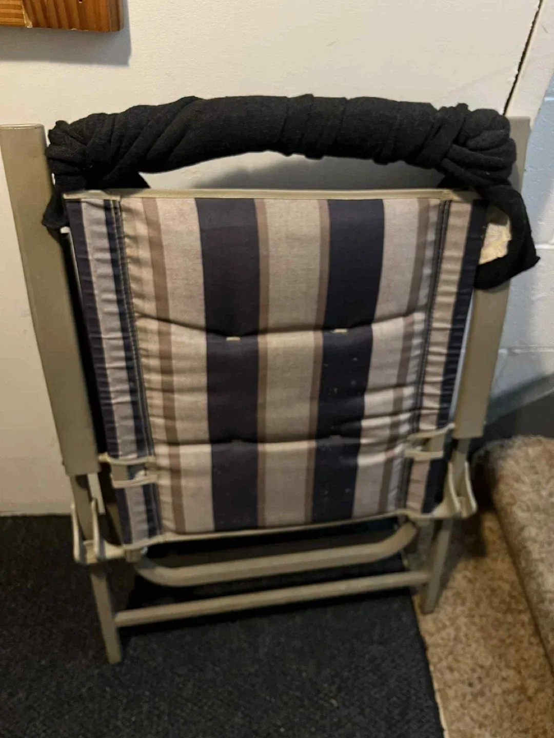 Folding striped beach chair image indicator(3)