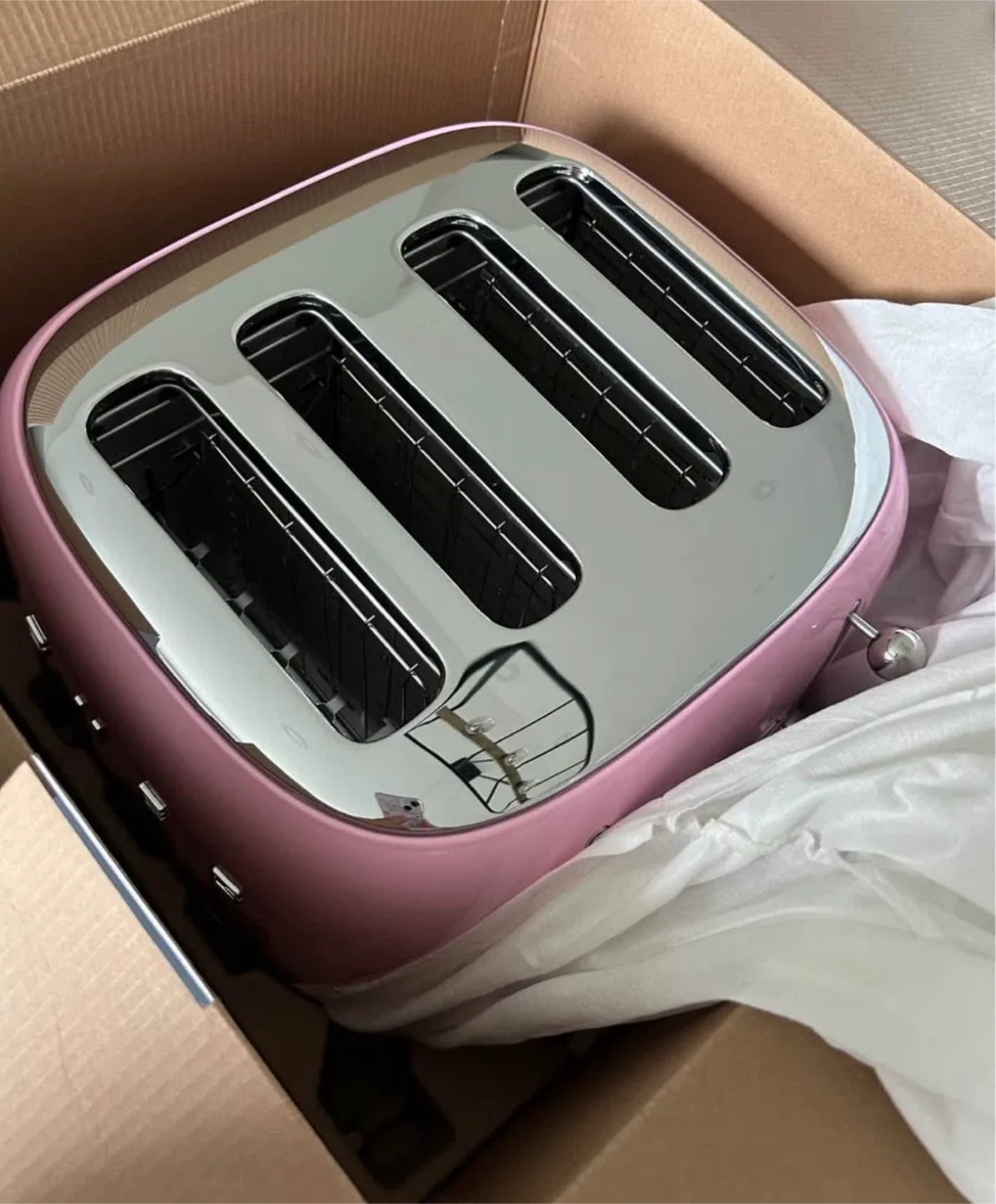 Smeg 50s Retro Style 4-Slice Toaster, Pink image indicator(3)
