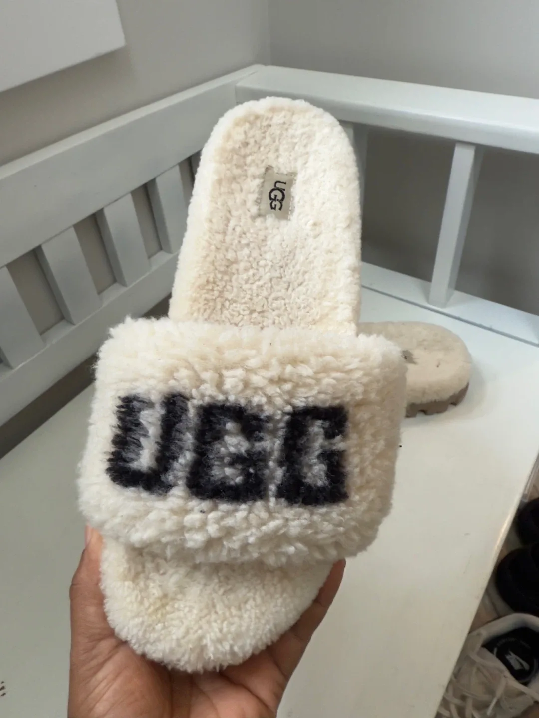 UGG Fluff Yeah Slides - Size 10 image indicator(2)