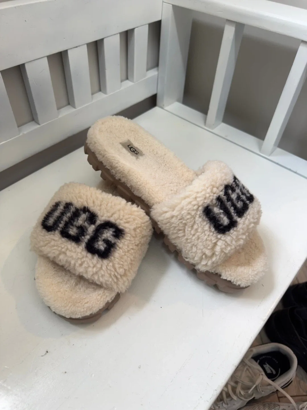 UGG Fluff Yeah Slides - Size 10